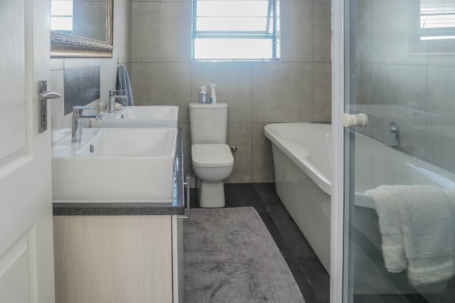 3 Bedroom Property for Sale in Jakarandas Western Cape